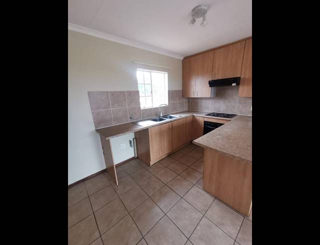 3 BEDROOM TOWNHOUSE FOR SALE IN ERAND GARDENS